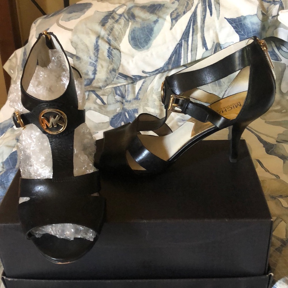 Ladies shoes